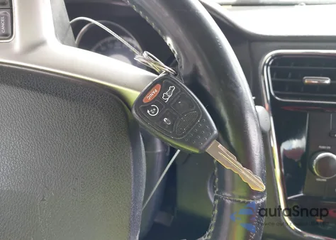 2013 Chrysler 200 Limited из США, поврежденный, VIN 1C3CCBCG3DN737716